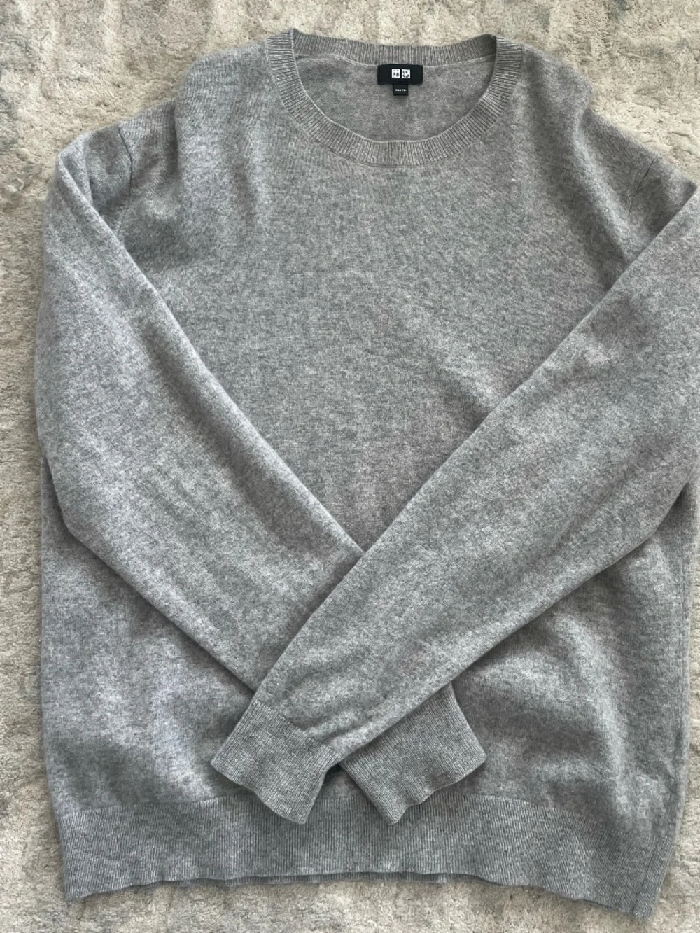 UNIQLO Oversized 100% Cashmere Gray Crew Neck - Fits Women’s M/L/XL - Picture 6 of 14